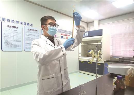 工廠門口一站式服務(wù) 嚴(yán)把袋裝螺螄粉質(zhì)量關(guān)，打造高效信息咨詢平臺(tái)